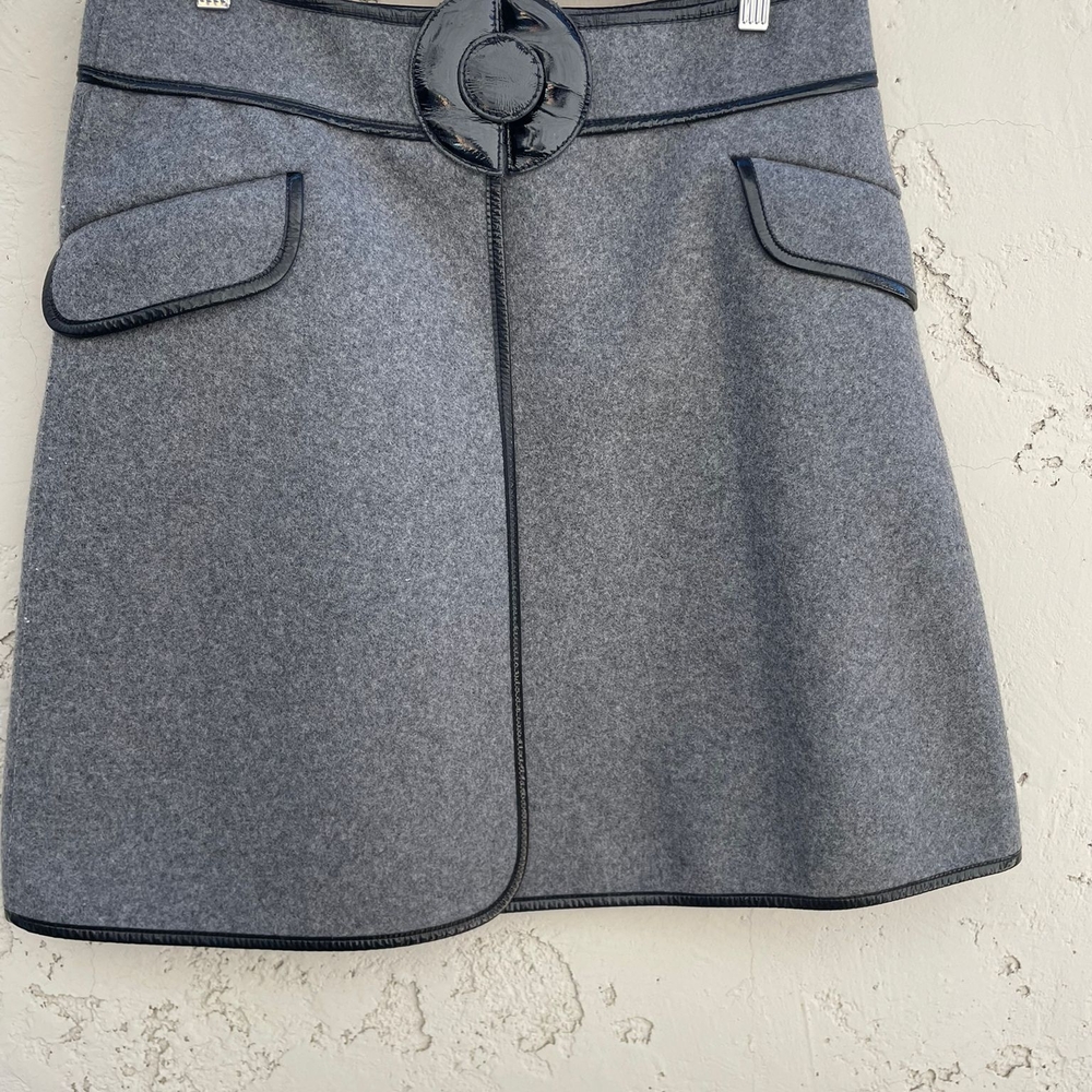 Stylish Gray Skirt with Black Trim